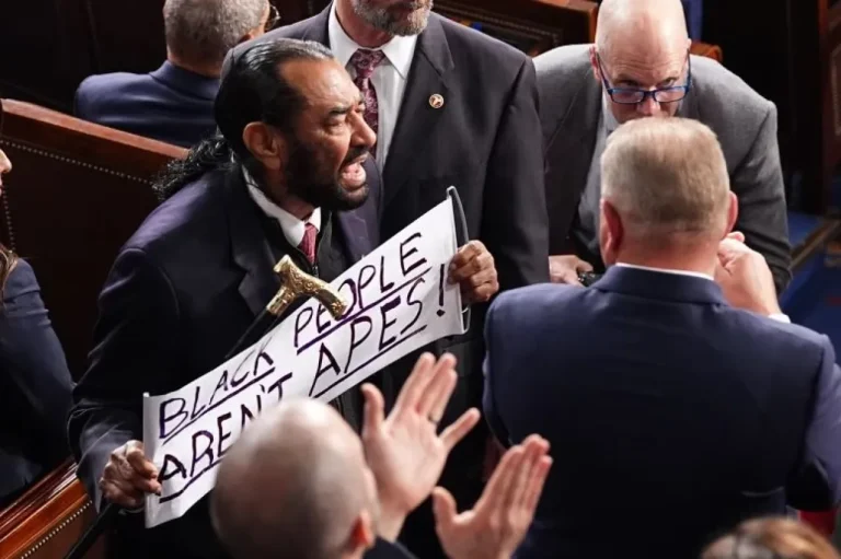 Responden legisladores demócratas al discurso de Trump Afuera del Capitolio